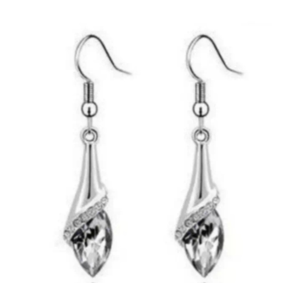 Green and Clear Dangle Earrings - Picture 4 of 8